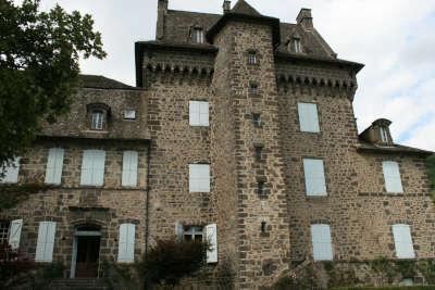 Saint chamant le chateau routes touristiques du cantal guide touristique de l auvergne