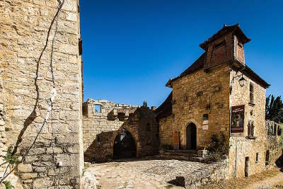 Saint cirq lapopie le musee rignault routes touristiques du lot guide touristique midi pyrenees