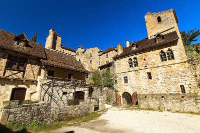 Saint cirq lapopie ruelle routes touristiques du lot guide touristique midi pyrenees