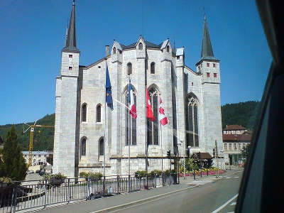 Saint claude cathedrale saint pierre saint paul et saint andre plus beaux detours routes touristiques du jura guide touristique de franche comte