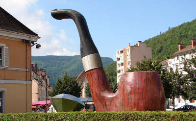 Saint claude musee de la pipe et du diamant statues plus beaux detours routes touristiques du jura guide touristique de franche comte