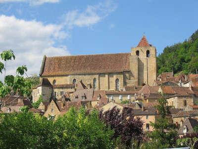 Saint cyprien l eglise saint cyprien routes touristiques de la dordogne guide du tourisme d aquitaine