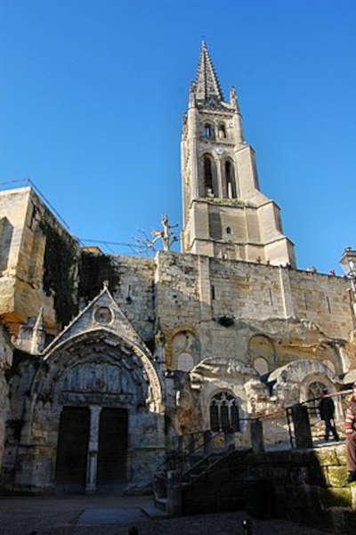 Saint emilion l eglise monolithe route touristique de la gironde guide touristique de l aquitaine