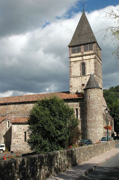 Saint etienne de baigorry l eglise saint etienne la route de la navarre mythique les routes touristiques pyrenees atlantiques guide du tourisme nouvelle aquitaine