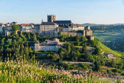 Saint flour routes touristiques du cantal guide touristique de l auvergne