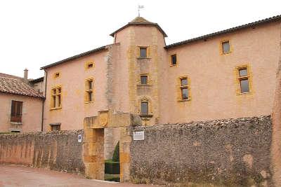 Saint haon le chatel hotel pelletier village de caractere de loire routes touristiques de la loire guide du tourisme de rhone alpes