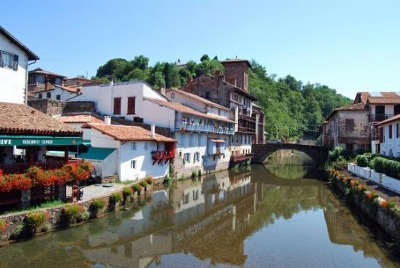 Saint jean pied de port plus beaux villages de france les routes touristiques des pyrenees atlantiques guide du tourisme nouvelle aquitaine