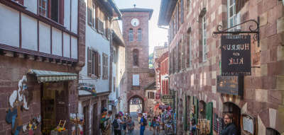 Saint jean pied de port plus beaux villages de france routes touristiques des pyrenees atlantiques guide du tourisme nouvelle aquitaine