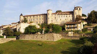 Saint lizier ville d art et d histoire les routes touristiques de ariege guide du tourisme midi pyrenees