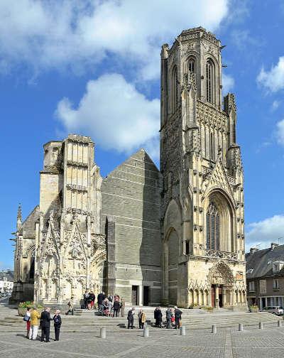 Saint lo eglise notre dame routes touristiques de la manche guide touristique de normandie