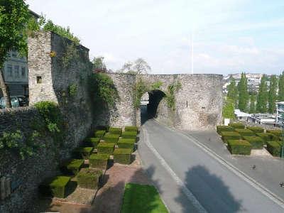 Saint lo porte de la dollee routes touristiques de la manche guide touristique de normandie