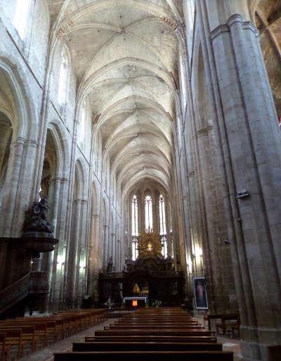 Saint maximin la sainte baume la basilique sainte marie madeleine la nef routes touristiques du var guide touristique de la provence alpes cote d azur