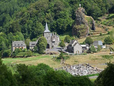 Saint paul de salers route touristique des vallees aux montagnes du cantal routes touristiques du cantal guide touristique auvergne