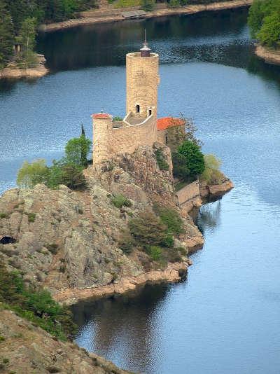 Saint rambert chateau de grangent gorges de la loire routes touristiques de la loire guide du tourisme de rhone alpes