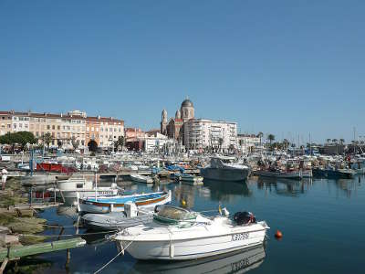 Saint raphael vieux port de saint raphael routes touristiques du var guide du tourisme de la provence alpes cote d azur