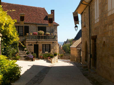 Saint robert plus beaux villages maisons les routes touristique de correze guide touristique du limousin