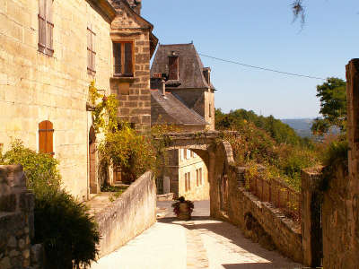 Saint robert plus beaux villages maisons routes touristique de correze guide touristique du limousin