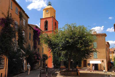 Saint tropez eglise notre dame de l assomption routes touristiques du var guide du tourisme de la provence alpes cote d azur