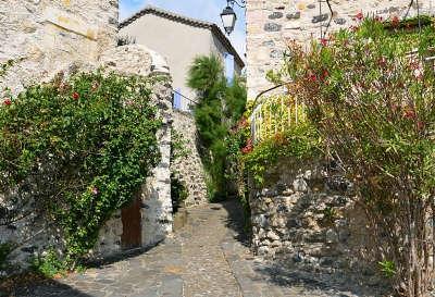 Saint vincent de barres village de caractere ruelle routes touristiques de l ardeche guide du tourisme rhone alpes