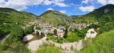 Sainte enimie au coeur des gorges du tarn plus beaux villages routes touristiques de lozere guide touristique du languedoc roussillon