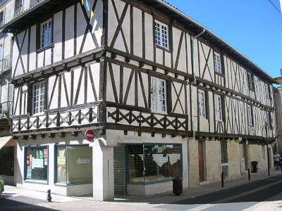 Sainte foy la grande ancienne demeure a colombages route touristique de la gironde guide touristique de l aquitaine