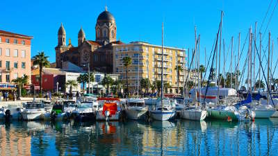 Sainte maxime le port routes touristiques du var guide du tourisme de la provence alpes cote d azur