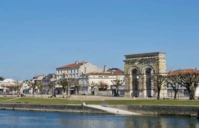 Saintes ville d art et d histoire l arc de triomphe routes touristique de charente maritime guide du tourisme poitou charente