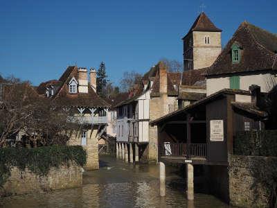 Salies de bearn route touristique des pyrenees atlantiques guide touristique de l aquitaine