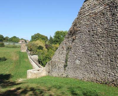 Salives remparts routes touristiques de la cote d or guide touristique de bourgogne