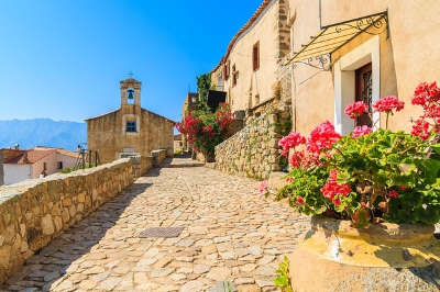 Sant antonino plus beau village ruelle routes touristiques en haute corse guide du tourisme de la corse