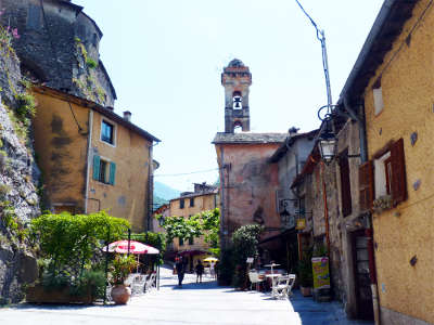 Saorge village perche ruelle routes touristique des alpes maritimes guide du tourisme provence alpes cote d azur