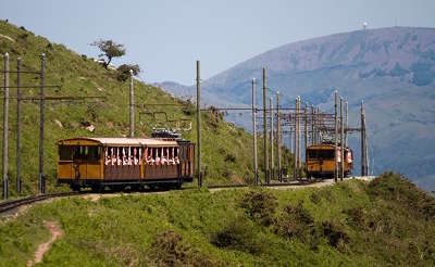 Sare le train de la rhune plus beaux villages de france routes touristiques des pyrenees atlantiques guide du tourisme nouvelle aquitaine