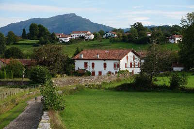 Sare les fermes plus beaux villages de france routes touristiques des pyrenees atlantiques guide du tourisme nouvelle aquitaine