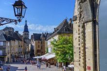 Sarlat la vieille ville routes touristiques de dordogne guide du tourisme de nouvelle aquitaine