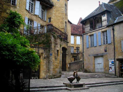 Sarlat routes touristiques de dordogne guide du tourisme de nouvelle aquitaine