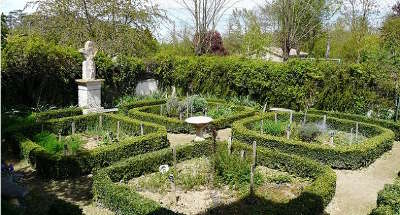 Sarrant plus beau village jardin medieval routes touristiques du gers guide du tourisme midi pyrenees