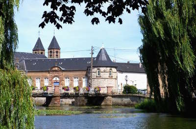 Sarrebourg le casino et l eglise saint barthelemy routes touristiques du bas rhin guide touristique de l alsace