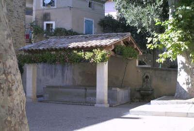 Sarrians lavoir routes touristiques du vaucluse guide touristique de provence alpes cote d azur