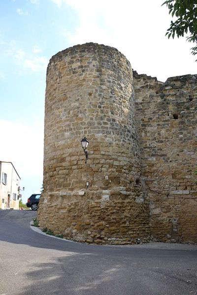 Sarrians tour de l ancienne enceinte routes touristiques du vaucluse guide touristique de provence alpes cote d azur