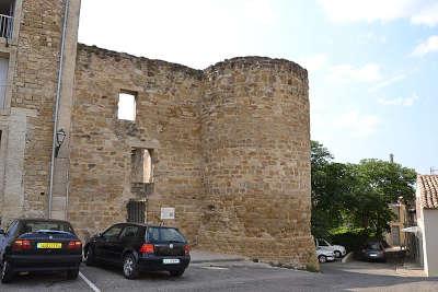 Sarrians tour et remparts routes touristiques du vaucluse guide touristique de provence alpes cote d azur