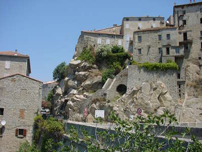 Sartene ville d art et d histoire construite sur d enormes blocs rocheux routes touristiques en corse du sud guide du tourisme de la corse