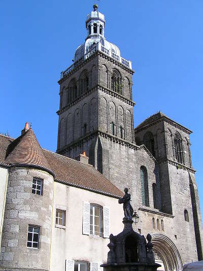 Saulieu la basilique saint andoche routes touristiques en saone et loire guide du tourisme en bourgogne