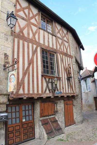 Saulieu site remarquable du gout maison a colombage routes touristiques de la cote d or guide touristique de bourgogne