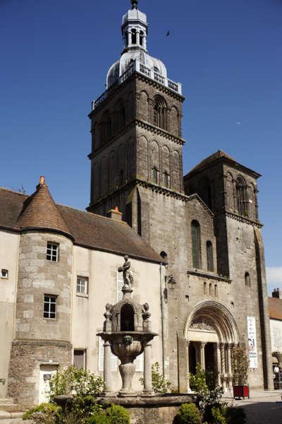 Saulieu site remarquable du gout musee et basilique saint andoche de saulieu routes touristiques de la cote d or guide touristique de bourgogne