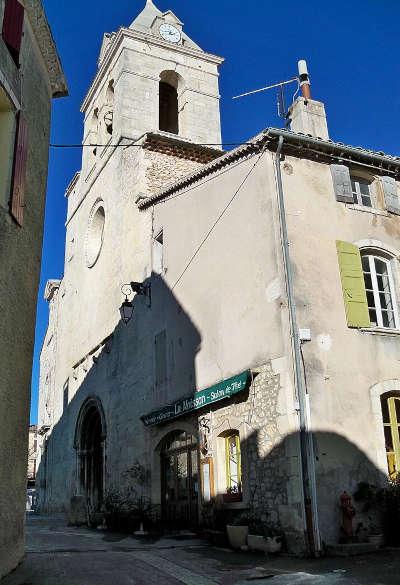 Sault eglise notre dame de la tour routes touristiques du vaucluse guide touristique de provence alpes cote d azur