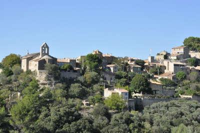 Saumane de vaucluse routes touristiques du vaucluse guide touristique de la provence alpes cote d azur