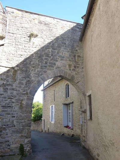 Sauveterre de bearn porte du datter route touristique des pyrenees atlantiques guide touristique de l aquitaine