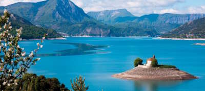 Savines le lac les routes touristiques des hautes alpes guide du tourisme de provence alpes cote d azyr