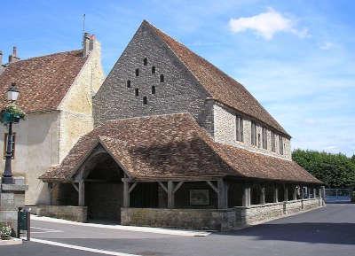 Sees petite cite de caractere chapelle canoniale routes touristiques de l orne guide touristique de normandie