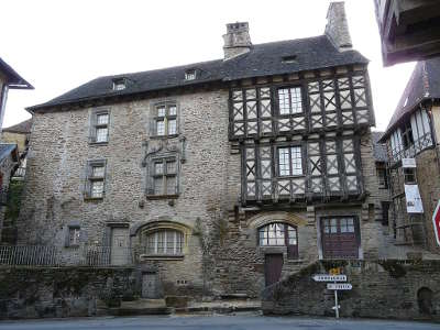 Segur le chateau plus beaux villages la maison henri iv du village routes touristique de correze guide touristique du limousin